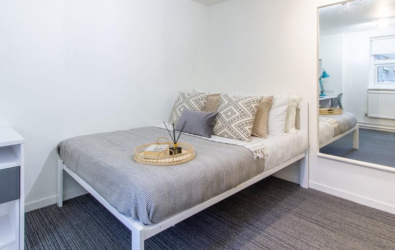 Bassett Green Road, Swaythling, Southampton - Image 1